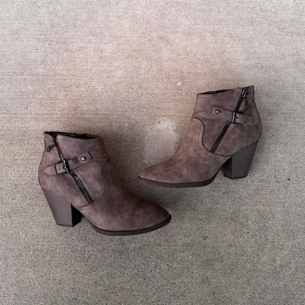 BEIGE G BY GUESS FAUX SUEDE BUCKLE ANKLE BOOTS - Picture 4 of 6